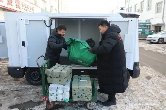 無人物流車“亮相”遼源！