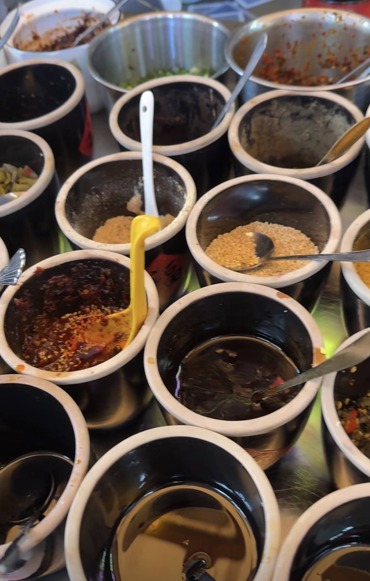 開屏熱搜放大鏡｜考研都沒這麼糾結！雲南蘸料可以治好選擇困難症