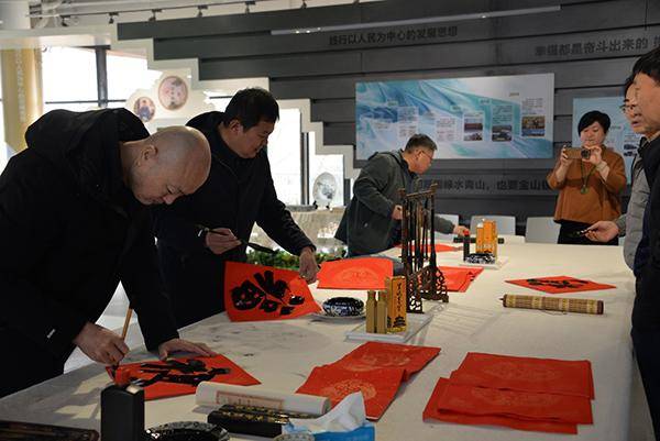 青島市即墨區龍泉街道：文藝賦美蓮花田園 萬福迎春書法惠民