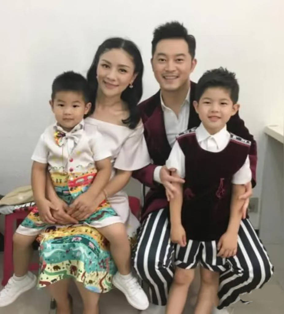 原創胡可14歲兒子曬留學生活，住60平套房有兩面牆衣櫃，吃火雞面解饞