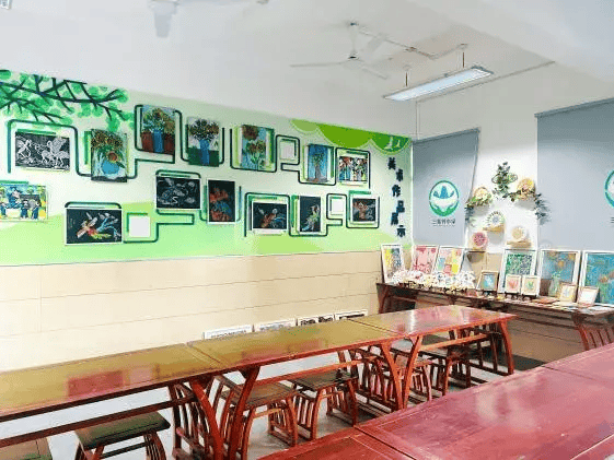 僅76名學生的鄉村小學，如何用粉印版畫繪出大世界