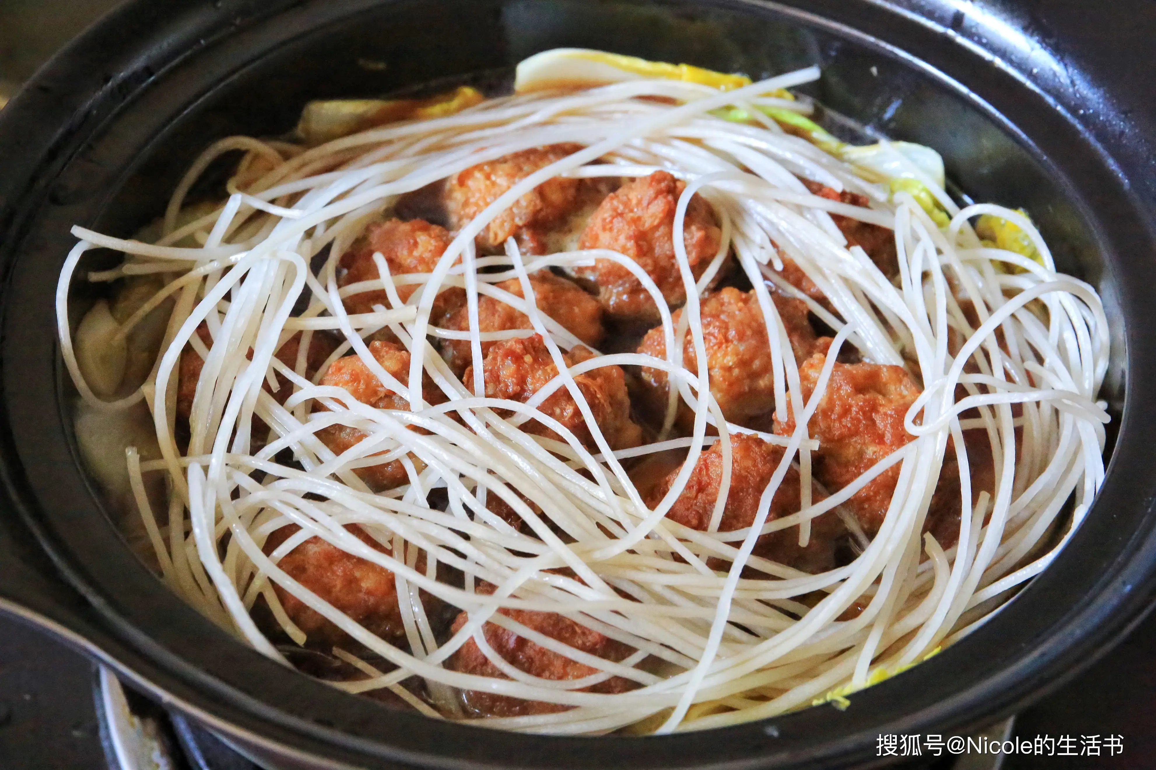 原創帶來無限暖意的秋冬美食：砂鍋白菜丸子煲