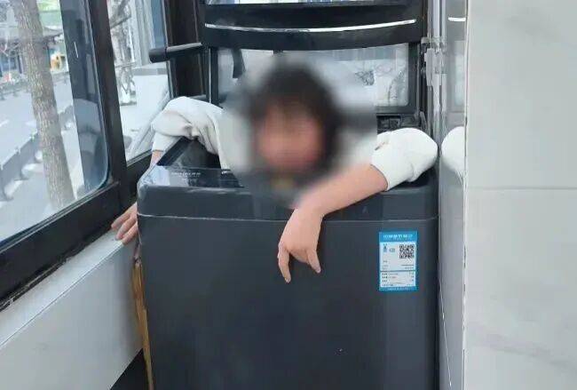 三明一小學發生一起意外，消防員趕到現場……