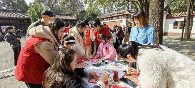 春節假期首日，四川873家A級旅遊景區接待遊客465萬餘人次