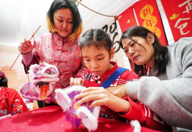 去圖書館、書店、廟會、市集“閱啟新春”，北京年味書香濃