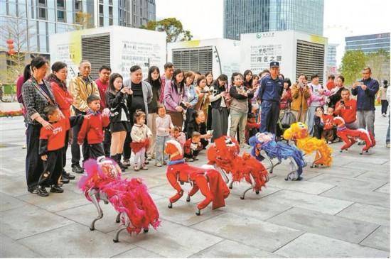 機器人空降深圳灣區之眼 科技年味拉滿