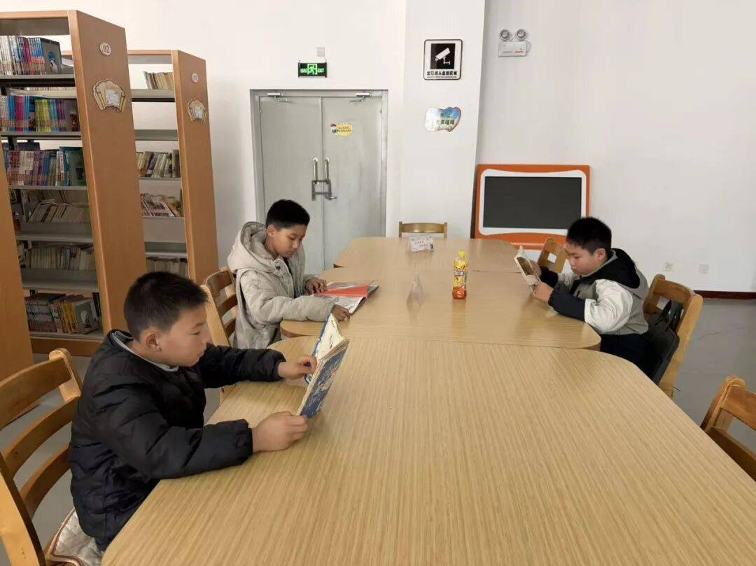 大年初五書香濃 靈武市圖書館成為學生“充電”好去處