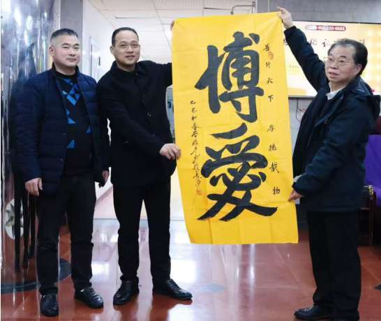 紮根人民 書法“五進”——曾昭才先生的藝術堅守與人民情懷