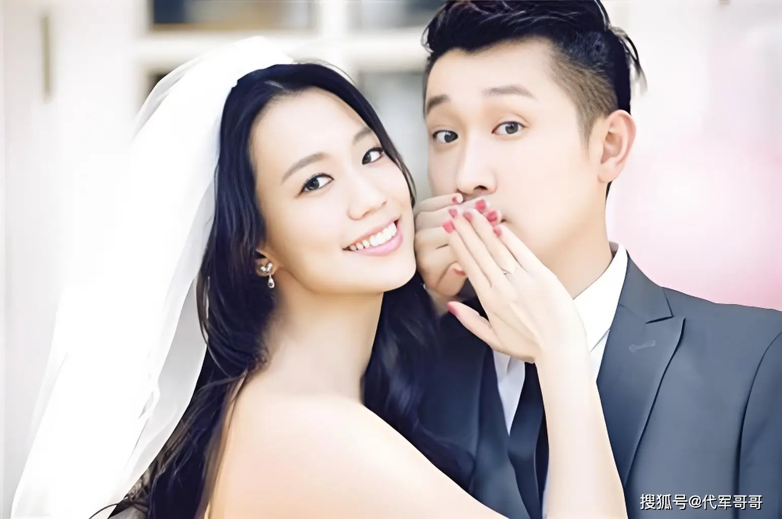 原創47歲吳辰君近況曝光！嫁給內地富商帶兒子移民迪拜，親歷戰火嚇到想哭