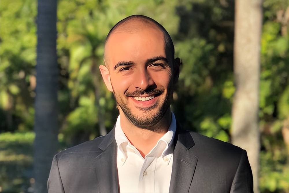 耶魯學霸用Claude幹翻了百人律師團隊，兩小時搞定通宵活，重構法律執業模式