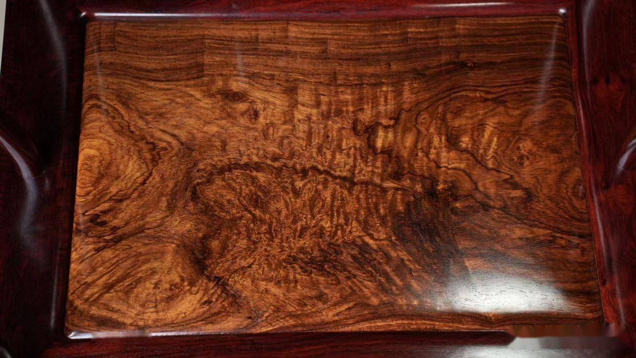 收藏級封神，紫檀鑲黃花梨，主人椅天花板