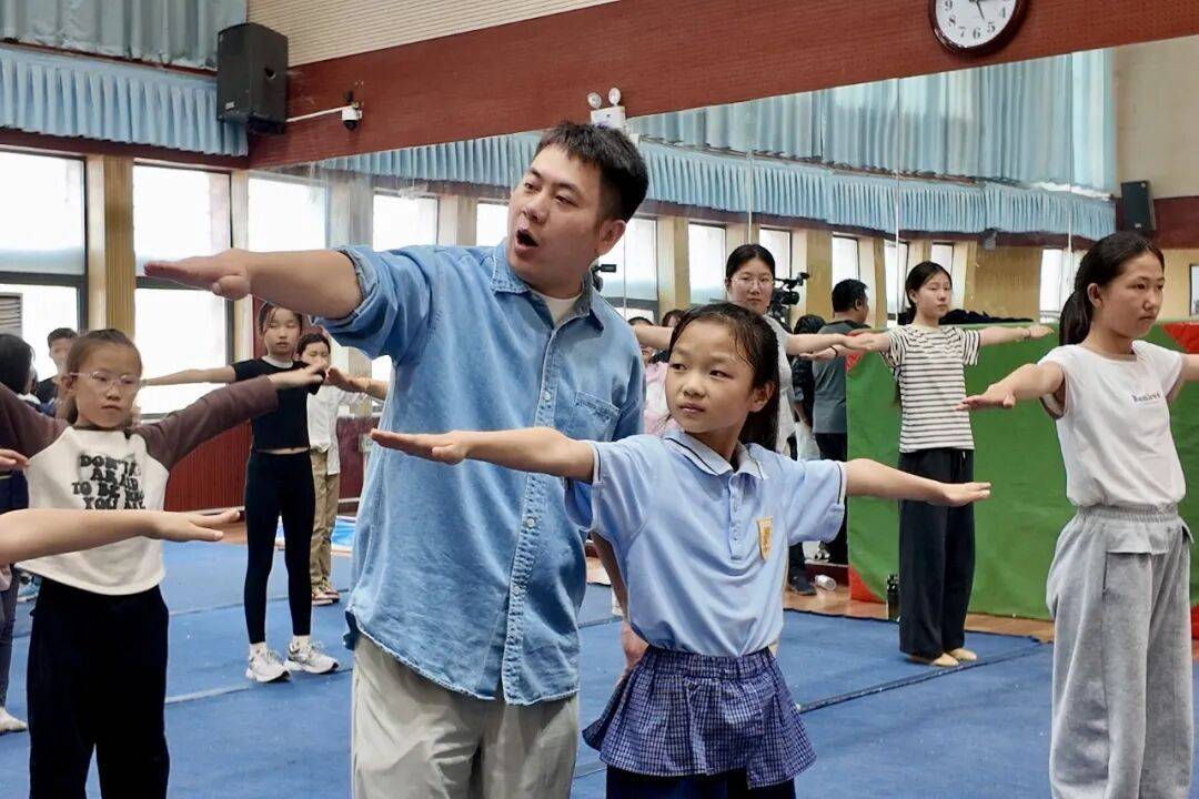鄭州版“放牛班的春天”：一群小學生用舞蹈微電影治癒全網