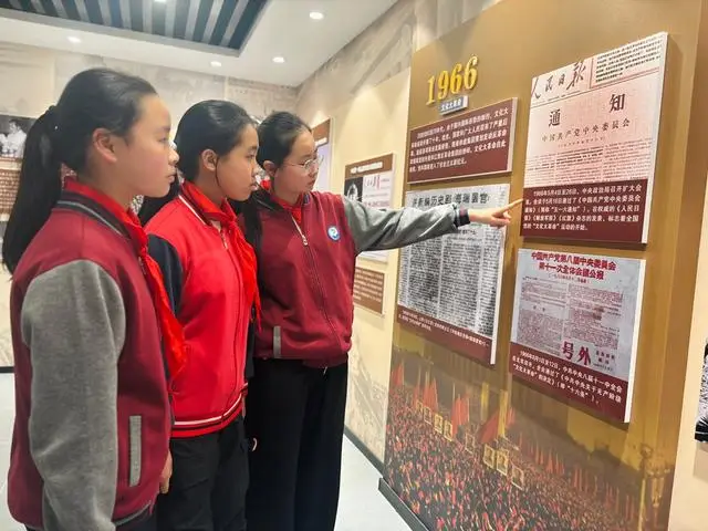 二七區嵩山路學校小學部沉浸式研學感悟黨史風華與家鄉鉅變