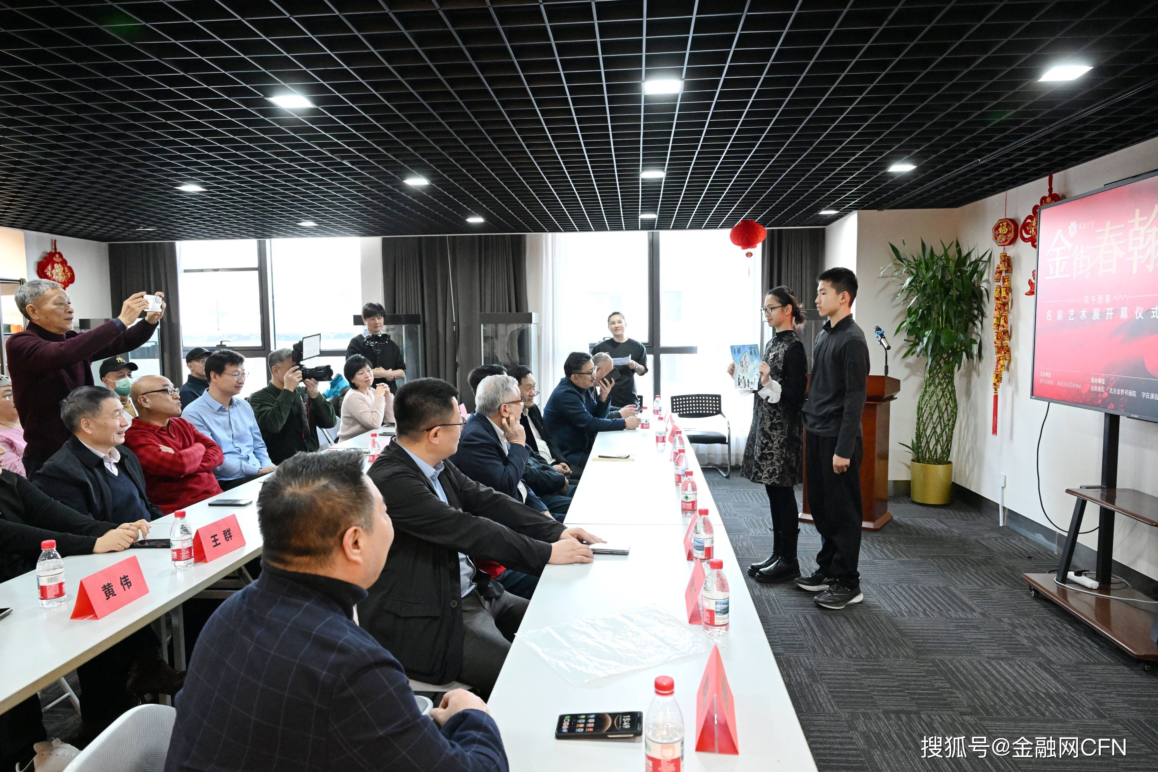 北京小學生何曼琳《南極家園》在紐約時代廣場亮相