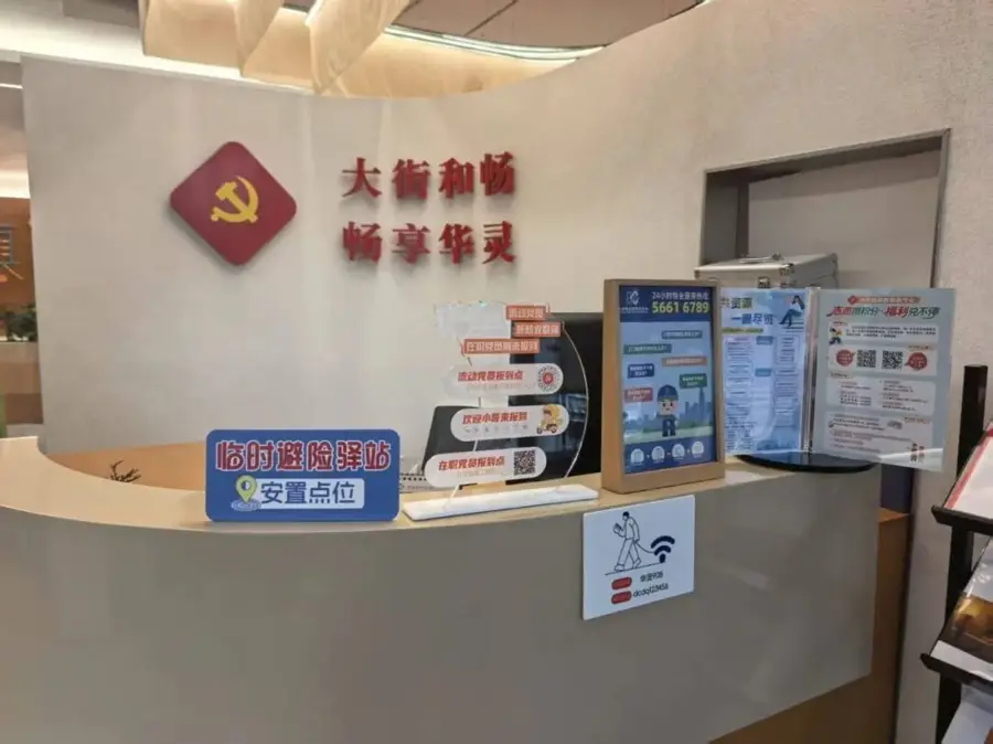 快遞、外賣小哥多了個新身份！颱風“白海豚”下的“移動安全員”上線