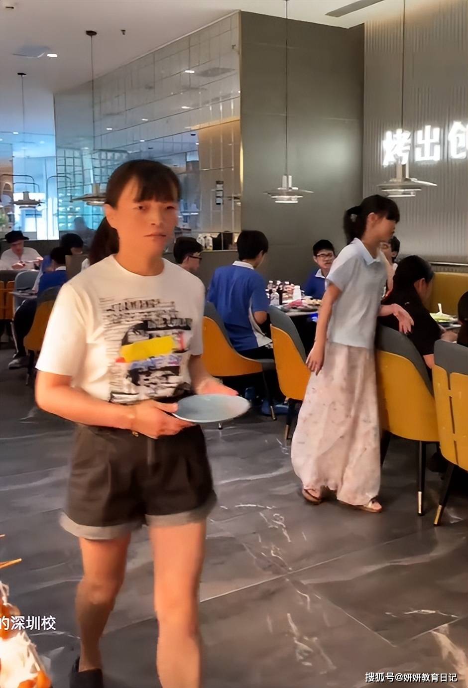 原創“有錢到無法想象！”高階餐廳內80%都是深二代小學生，家長看清現實