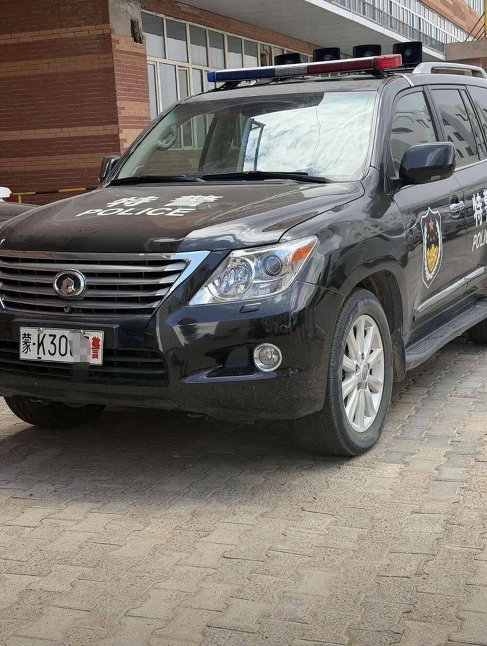 內蒙古一警車被指擅自更換車標，將其他品牌汽車車標更換為“長城汽車”車標，警方回應：已核實，正在整改