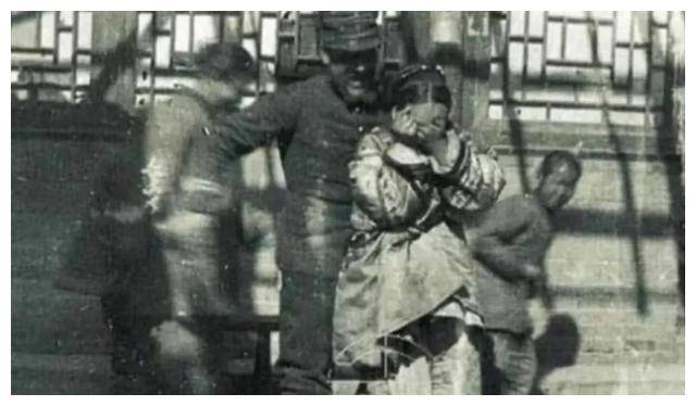 原創八國聯軍入侵，當街凌辱女性，看完讓人氣憤！