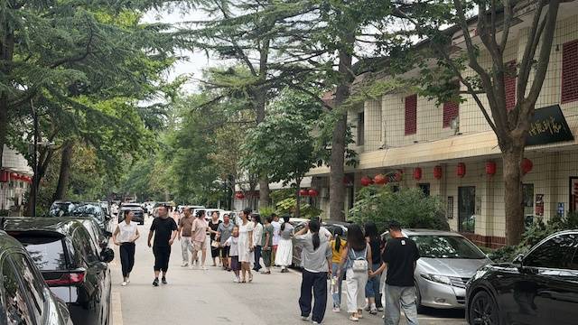 實探！從“點燈沒油”到年旅遊收入13億元：袁家村何以成為鄉村旅遊第一村？