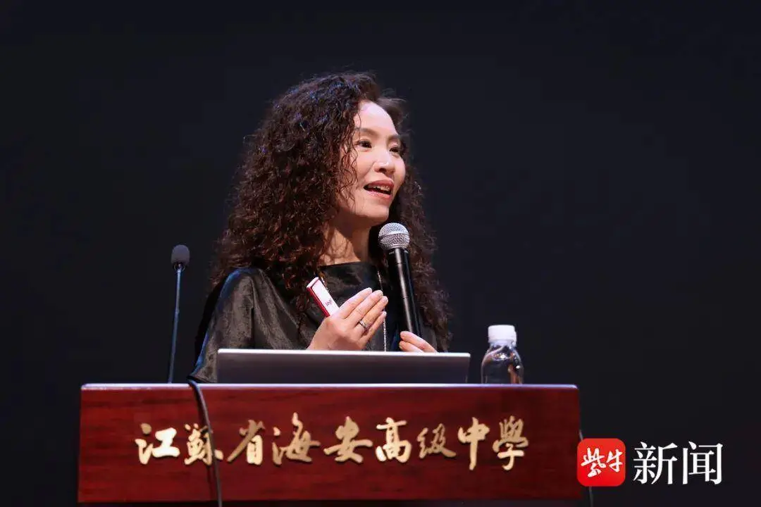 未來文理跨界的通才最具競爭力！武漢大學教授走進海安中學做講座