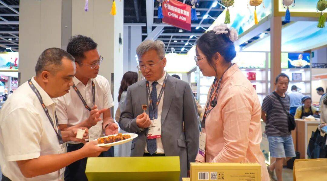德庆风物闯国际！贡柑、南药产品亮相香港美食博览