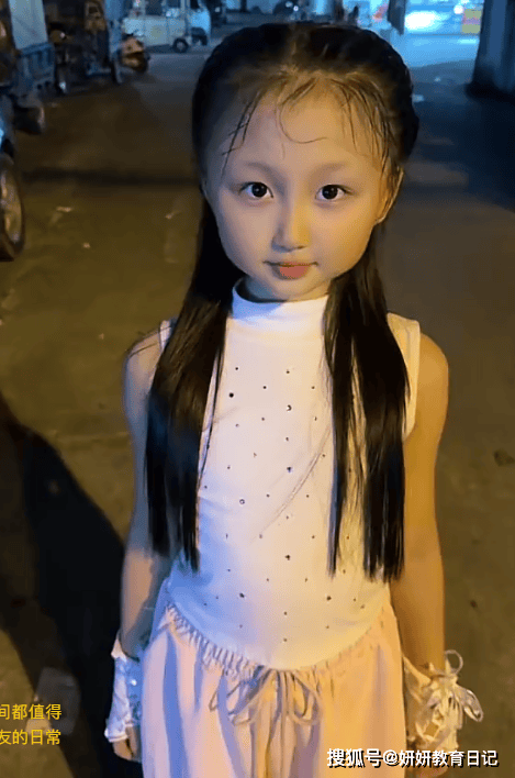 原創“頭睡得這麼扁，她會自卑一輩子”，小學女生影片火了，家長被罵